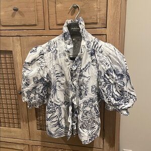 Floral Puff Sleeve Top - Black and White EUC